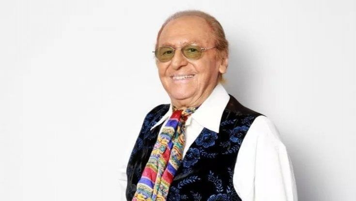 Tv, il telecomando classico salvato dall'estinzione. Un simbolo di potere, lo cantava Arbore