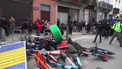 Belgio, scontri tra studenti e polizia durante la manifestazione a Bruxelles