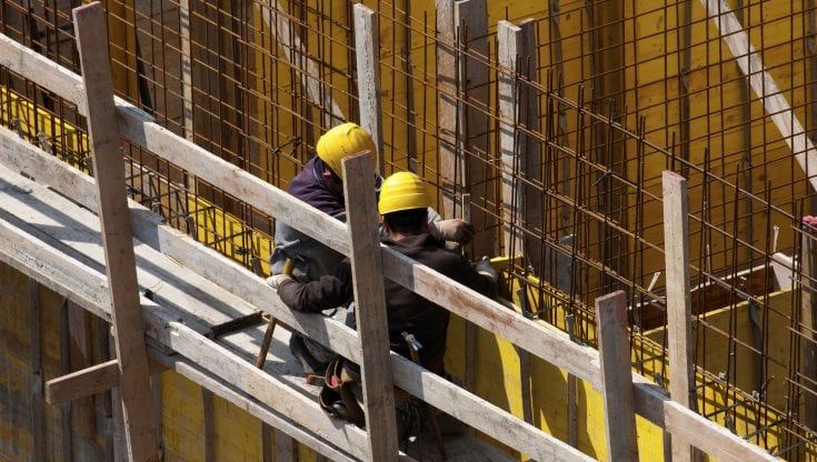Incidenti sul lavoro,camionista muore schiacciato da un tir in manovra nel Bresciano