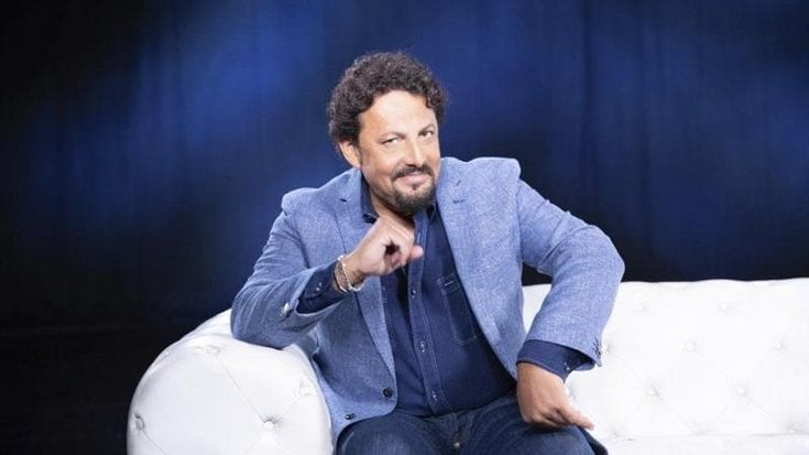 “Troppi 92 euro per lo show”. Brignano attaccato sui social. La moglie lo difende: “Vai a vedere altri artisti”
