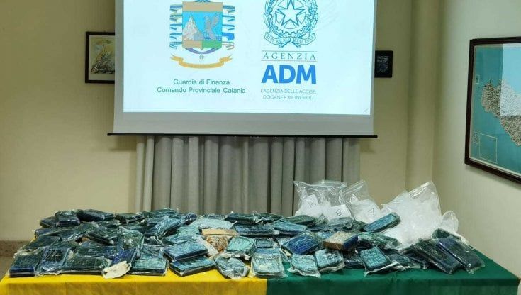 Catania, la nave con la frutta tropicale trasportava 110 chili di cocaina purissima