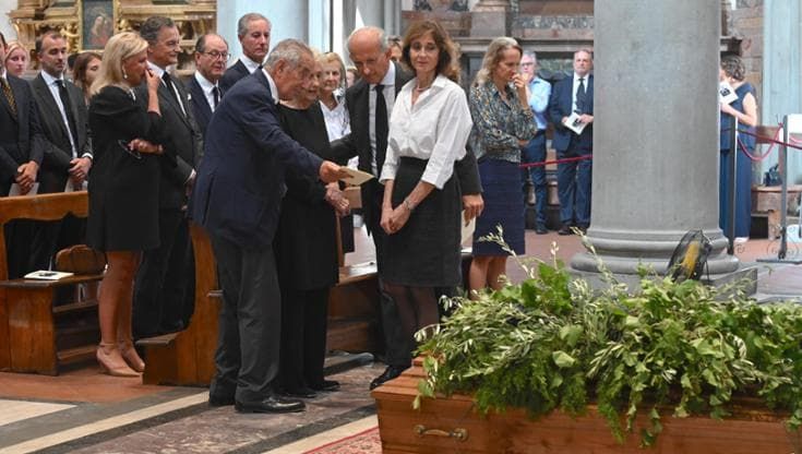Addio a Vittorio Frescobaldi, sulla bara un ramo di olivo e di vite