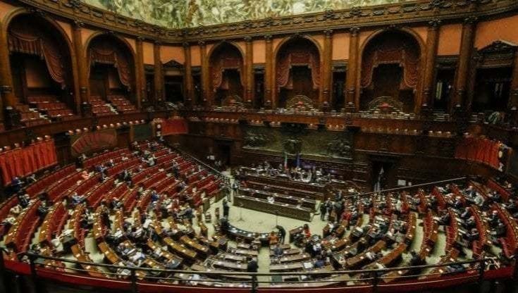 Fine vita, ok della Camera a morte medicalmente assistita. Valanga di emendamenti, agguati dietro l'angolo