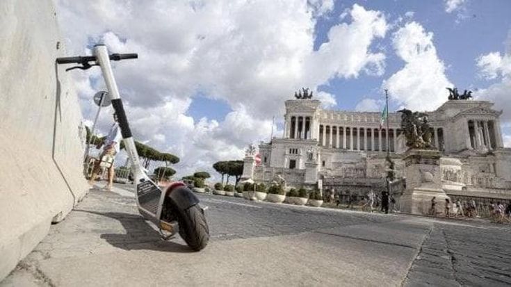 Ostia, vigili in monopattino e bici elettrica.“Interventi più rapidi e senza inquinare”