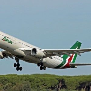 Alitalia, Atlantia dà mandato a Castellucci di approfondire il piano industriale