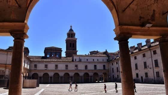 Mantova città più verde d'Italia. Disastro Roma e Sicilia, ma al sud crescono le eccellenze 
