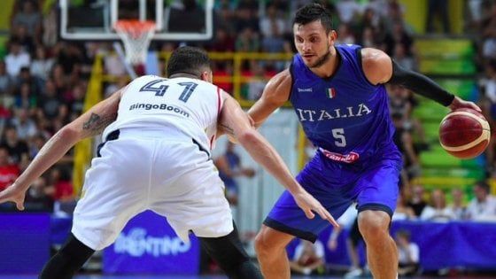 Basket: azzurri beffati nel finale dalla Russia, ma l'Italia c'è