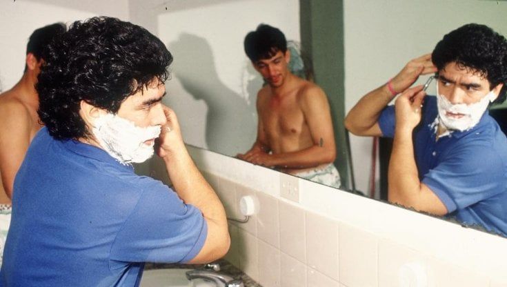 Maradona visto da vicino nelle foto di Ledesma