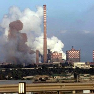 <span>L&rsquo;Eni presenta il conto: 200 milioni per il gas e l'Ilva in bolletta inizia a spegnere gli altiforni</span>