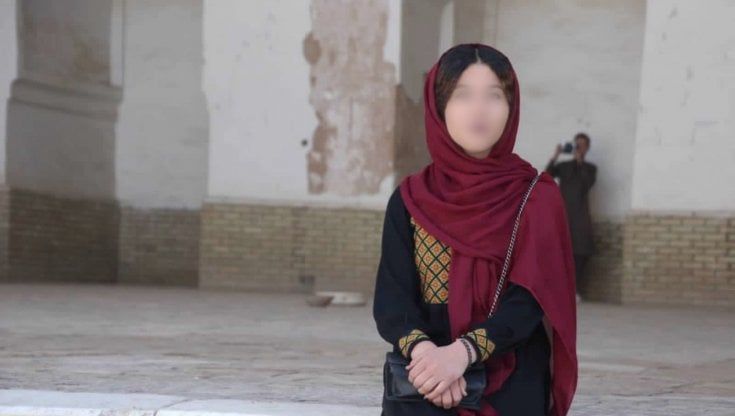 Fatima, l’unica guida turistica donna dell’Afghanistan è salva: arrivata a Roma
