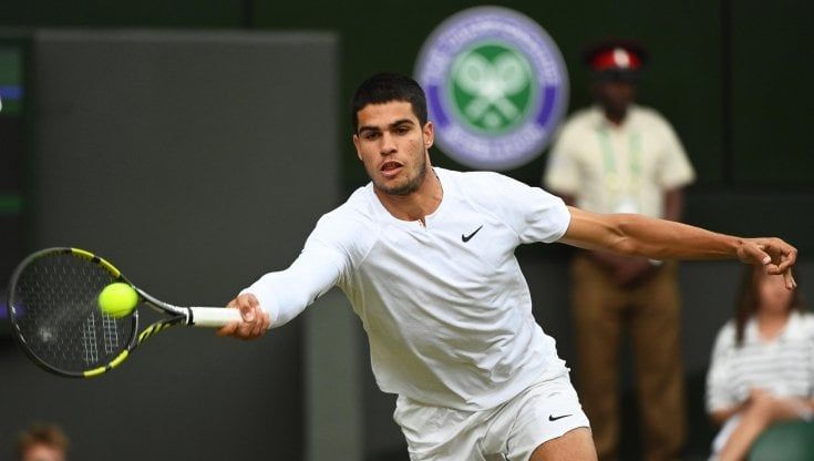 Alcaraz e lo strano look di Wimbledon: ecco perché ha un braccio coperto