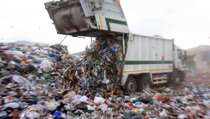 Discariche in Sicilia, gli esperti della Regione bocciano un piano miliardario. Ed è scontro