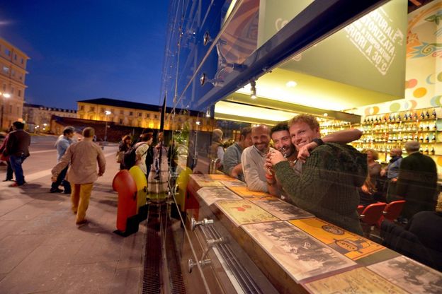 Ecco il Baladin Open, un bancone di 9 metri nel regno delle birre artigianali