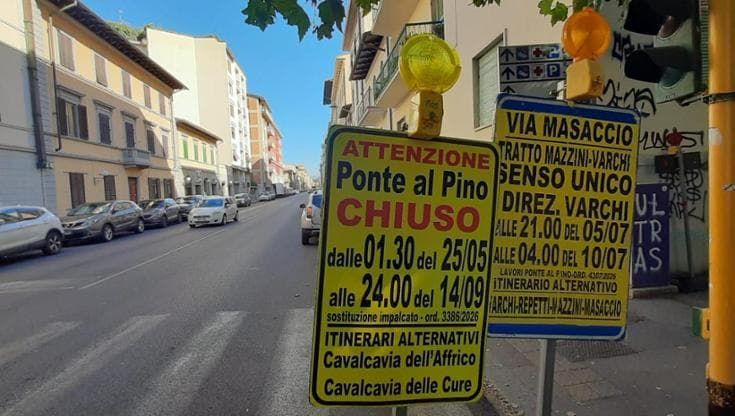 Ponte al Pino, stop treni e divieti, chiude anche la passerella per addio al vecchio cavalcaferrovia