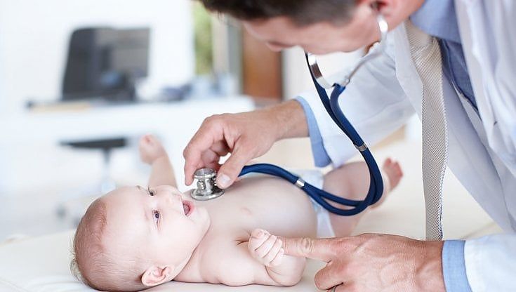 Dalla periferia di Torino al Novarese, caccia al pediatra che non c'è