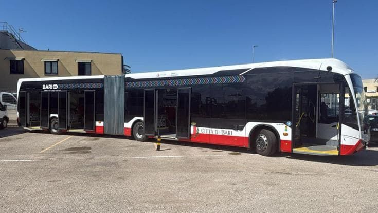 Brt, due nuovi bus per la linea Blu bis che arriverà a San Girolamo: “Sarà collegata al park&train”