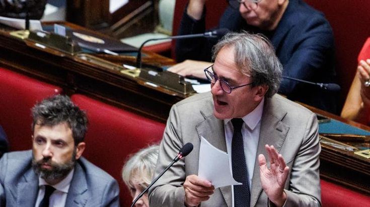 Bonelli: “La contesa a due fa danni, noi non vogliamo più aspettare”