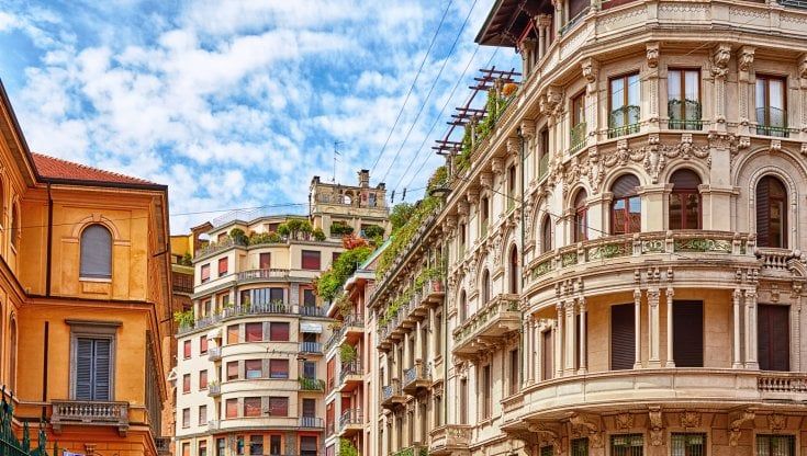 Casa, il freno del caro energia: solo l'extralusso non conosce crisi
