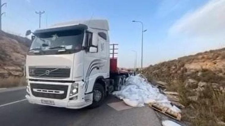 L’autista che porta gli aiuti a Gaza: “Assalito dagli estremisti israeliani ho visto il disprezzo nei loro occhi”