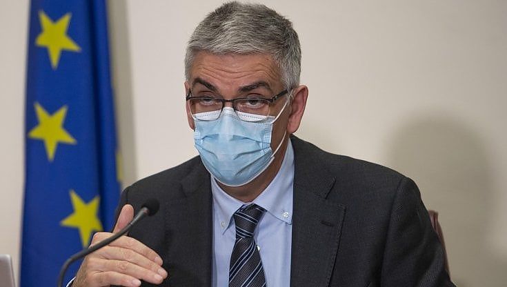 Vaccino Covid, vertice governo-regioni. Speranza: "Si parte a gennaio". Prima tranche per 1,8 milioni di persone. Locatelli: "Entro l'estate a tutti gli italiani"