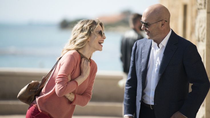 Più personaggi, meno storie d'amore: povera fiction, senza baci e senz'abbracci