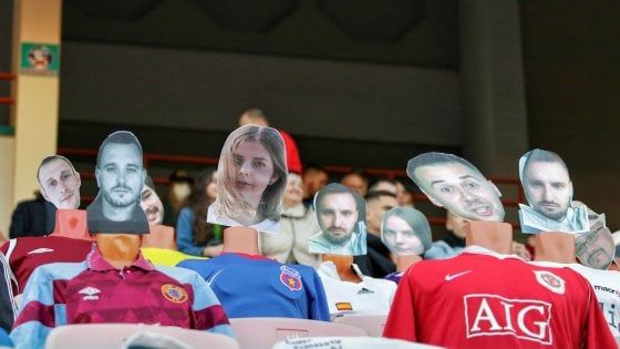 Bielorussia: Dinamo Brest, manichini al posto dei tifosi sugli spalti