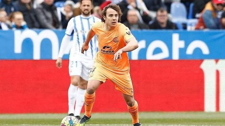 Javi Serrano ingoia un’ape in allenamento: paura allo Sturm Graz