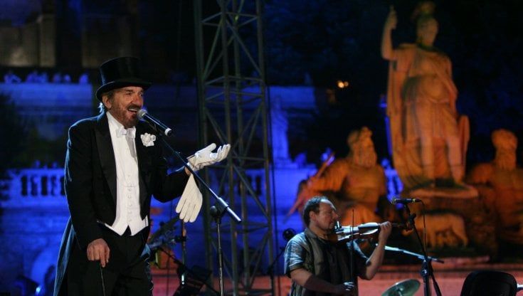 Omaggio a Proietti, istrionico "chassonier":  tra parodie francesi e memorie di Petrolini
