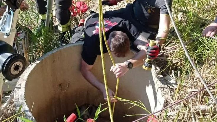 Donna cade in un pozzo nel parco della Pace e si ferma a 15 metri di profondità: salvata dopo un’ora