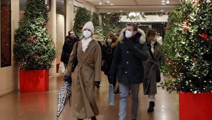 Un italiano su quattro non comprerà i regali di Natale. "Tengono" solo i giocattoli