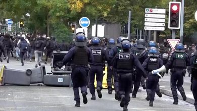 Francia, studenti in piazza a Lille: l'intervento degli agenti anti-sommossa