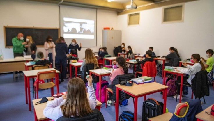 Scuola, nuove regole anti Covid: quarantena solo con 3 positivi