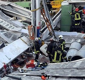 Venti avvisi di garanzia<br />per le fabbriche crollate