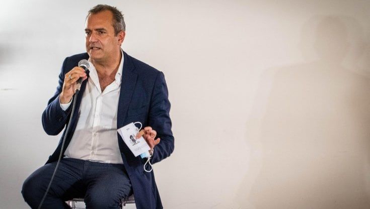 De Magistris: "Clemente? Decide lei se anticipare le dimissioni dalla giunta"