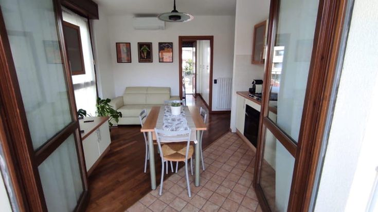Monza, truffa della casa in affitto a 700 euro: il finto proprietario incassa i bonifici e sparisce