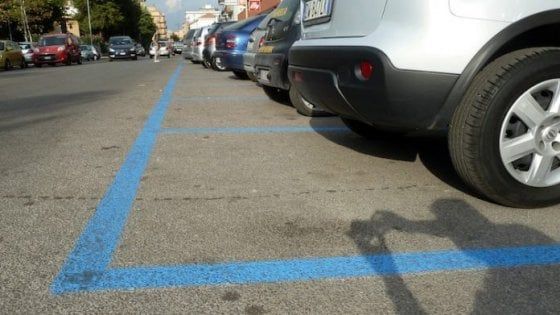 Il vicesindaco Montanari: "Meno parcheggi nelle zone servite da bus e metrò"