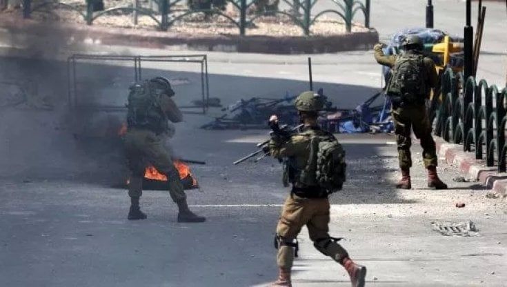 Israele, lancio di razzi da Gaza: raid dell'esercito contro Hamas 