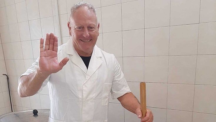 Salento, il dramma di Beppe: "Ho svenduto il mio gregge e chiuso dopo 34 anni l'allevamento. Basta rincari, aiutateci"