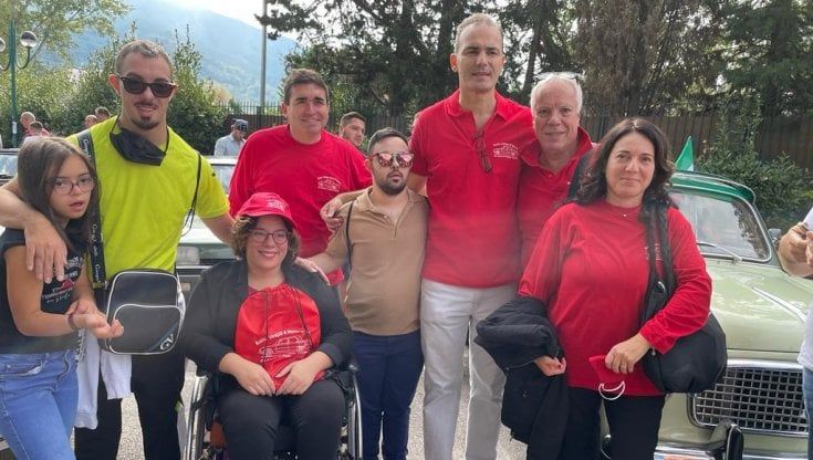 Napoli, mi girano le ruote: "L'inclusione sale a bordo delle auto d'epoca"