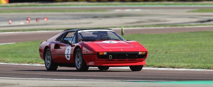 Idea Ferrari: il corso di guida sicura con le Rosse d'epoca