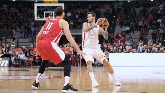 Basket, Eurolega: Olympiacos-Milano 91-70, l'Olimpia crolla nel secondo tempo