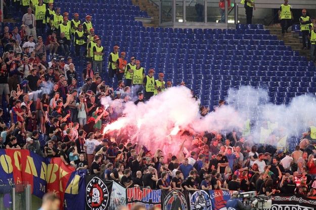 Roma-Cska, scontri tra tifosi russi e polizia