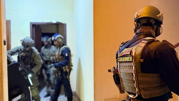 Clan Senese, sequestro da oltre un milione di euro: auto, orologi e conti nel mirino dei carabinieri