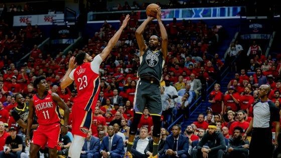 Basket, playoff Nba: Golden State e Houston a un passo dalla finale di Conference