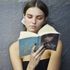 Inviate a Repubblica i vostri selfie con un libro