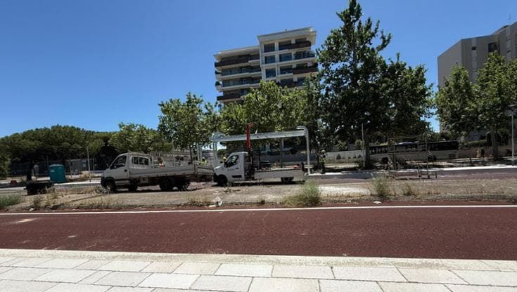 Bari, ecco la prima fermata del Brt: in via Caldarola arrivano asfalto rosso e pensiline