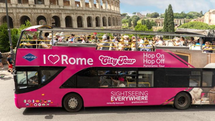 “Niente più fermate davanti al Colosseo”. Il Tar boccia il ricorso dei bus turistici a due piani