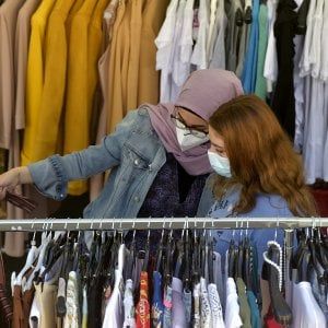 La contraffazione pesa sull'Italia: 2,2 miliardi di buco per alcolici, giocattoli, cosmetici e farmaci falsi