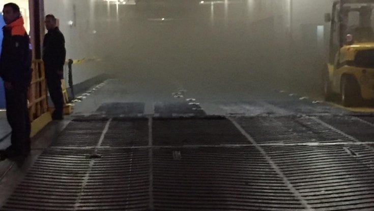 Palermo, rogo su un traghetto per Napoli