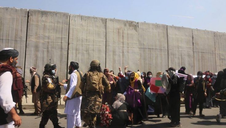 Afghanistan, caccia alle donne di Kabul: “È la fine"